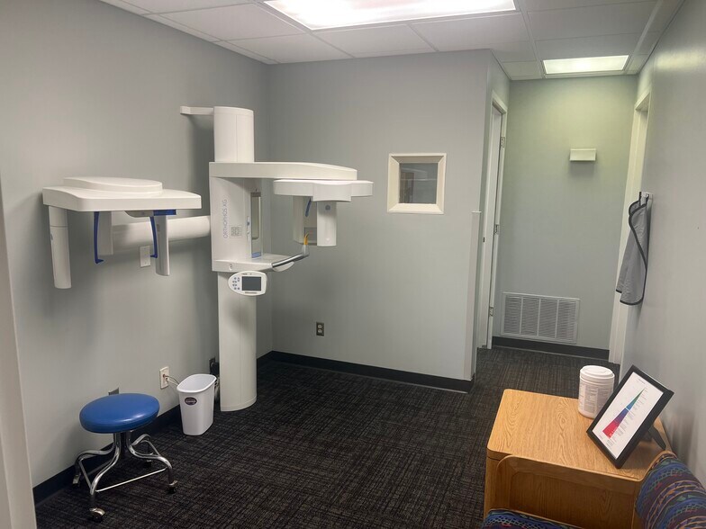More Photos Of 7180 Hickman Rd, Windsor Heights Medical For Lease