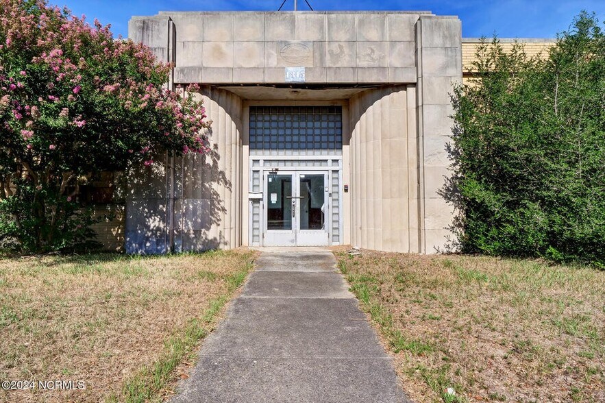 More Photos Of 1315 S 5th Ave, Wilmington Warehouse For Sale