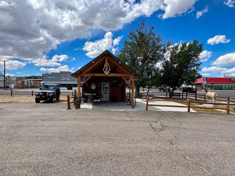 More Photos Of 501 S 6th St, Thermopolis Hotel For Sale
