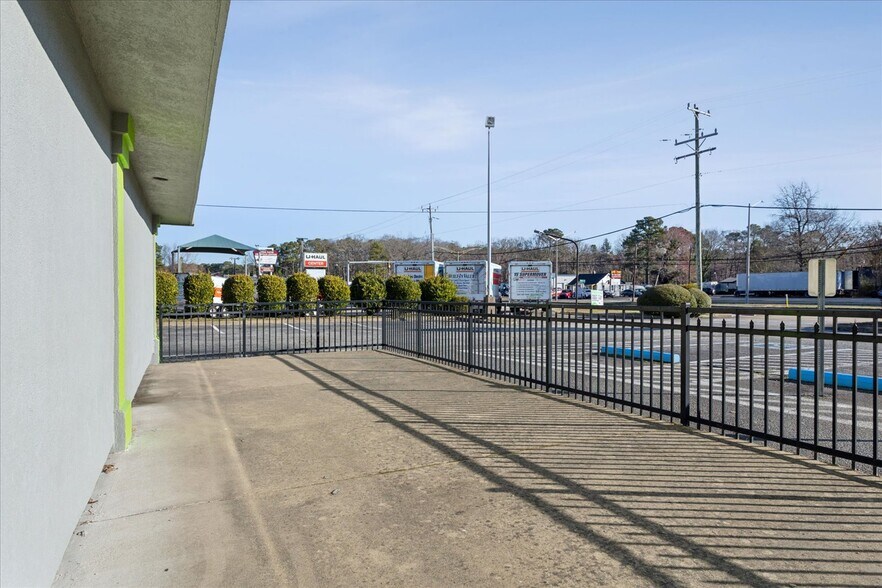 More Photos Of 14859 Warwick Blvd, Newport News Restaurant For Lease