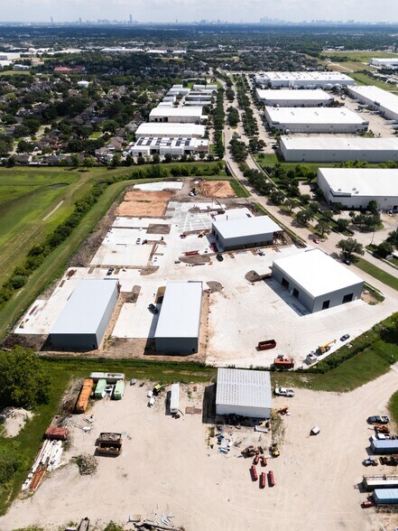 More Photos Of 13620 S Gessner Rd, Missouri City Warehouse For Lease