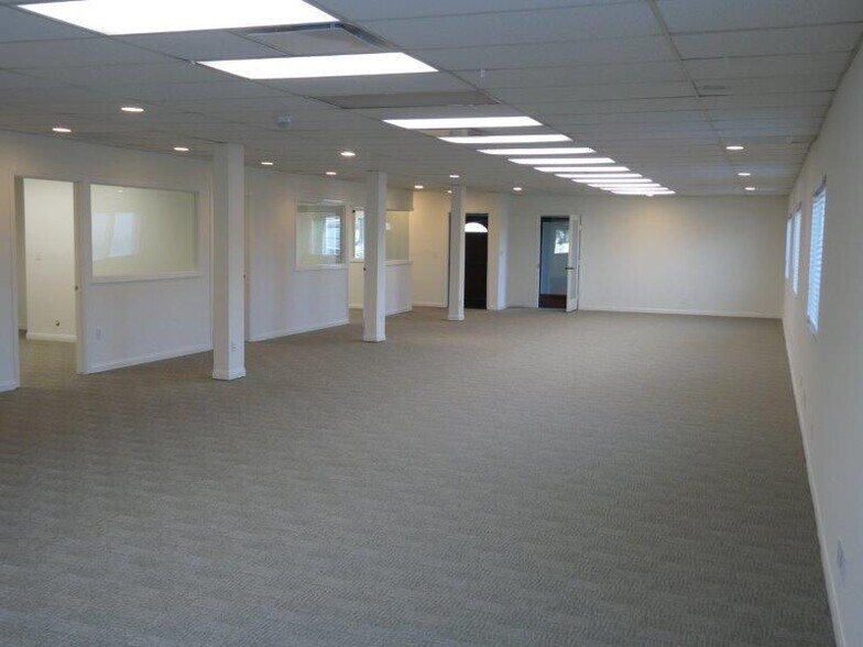 More Photos Of 447 W Burchett St, Glendale Office For Sale