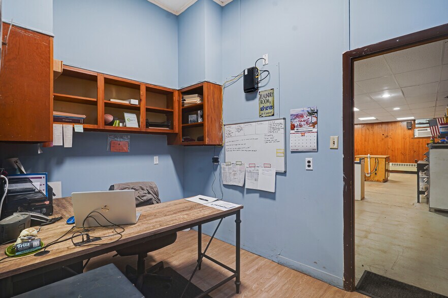 More Photos Of 27 Division St, Waterford Freestanding For Sale