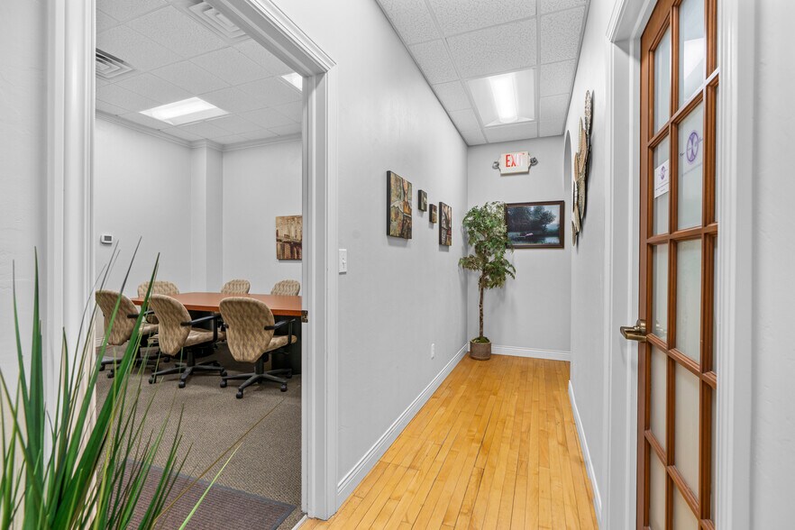 More Photos Of 416 George St, De Pere Office For Sale