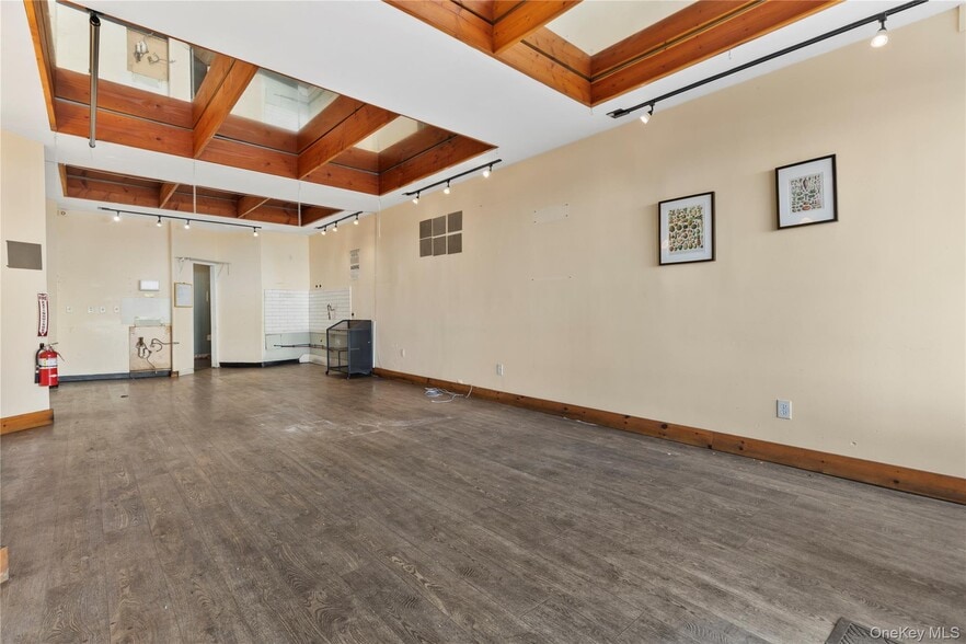 More Photos Of 1048 W Beech St, East Atlantic Beach Apartments For Lease