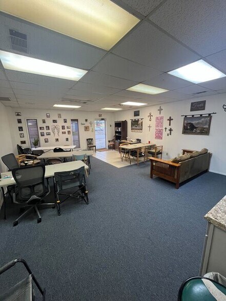 More Photos Of 5854 Buchanan St, Fort Worth Self Storage For Lease