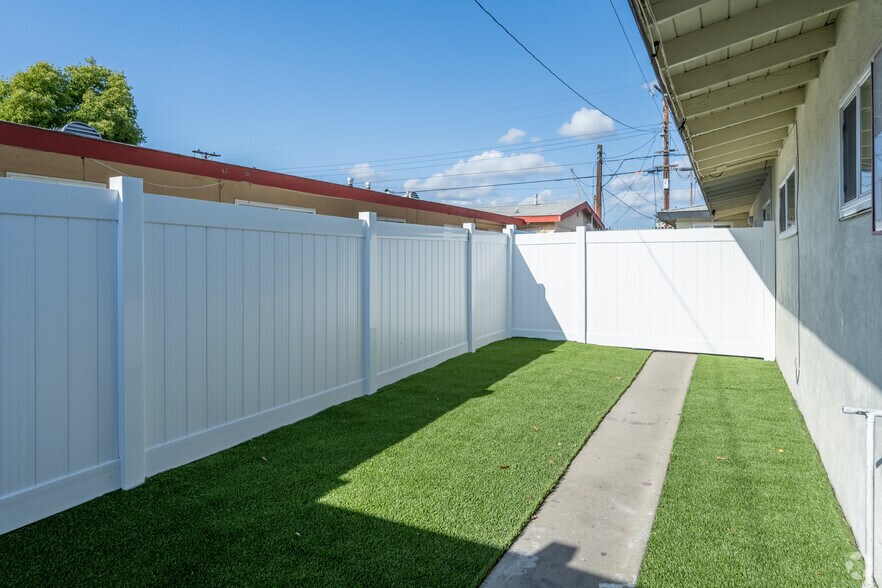 More Photos Of 870-899 S Philadelphia St, Anaheim Apartments For Sale