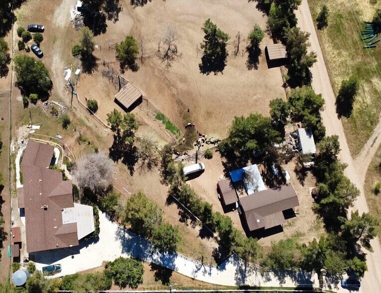 More Photos Of 33716 Hubbard Rd, Acton Flex For Lease