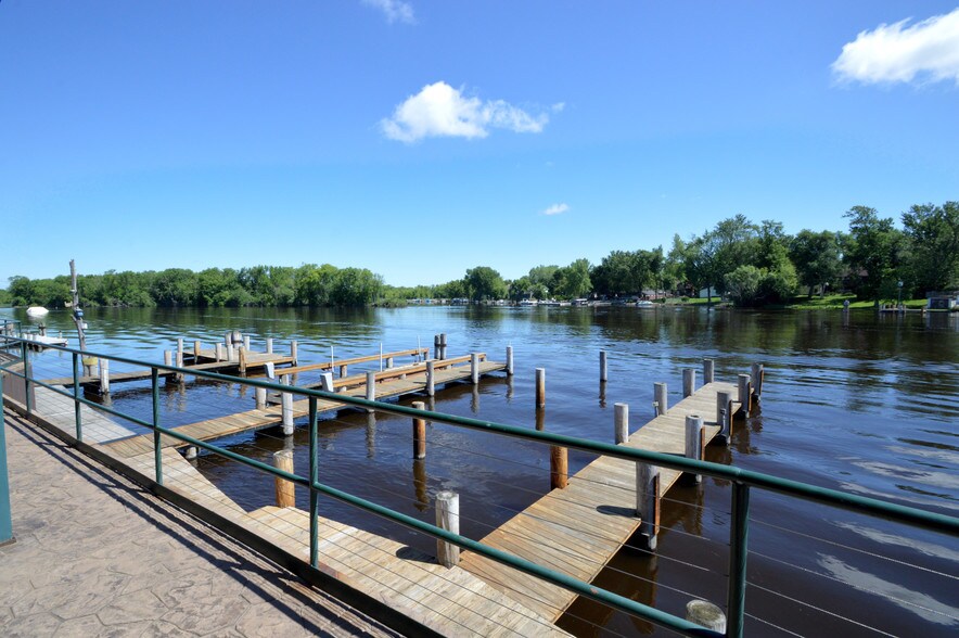 More Photos Of 204 Wolf River Dr, Fremont Marina For Sale