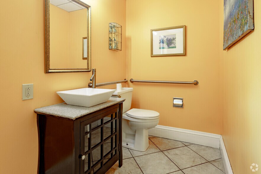 More Photos Of 101 SE 27th Ave, Boynton Beach Medical For Sale