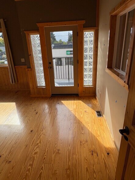 More Photos Of 338 NW 85th St, Seattle Office For Sale