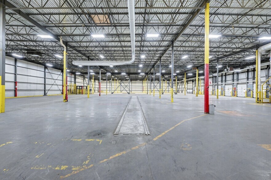 More Photos Of 2700 Boul Casavant O, Saint-hyacinthe Warehouse For Sale