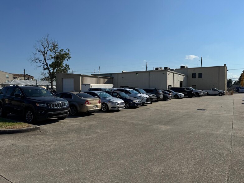 More Photos Of 724 Central Ave, New Orleans Light Distribution For Sale