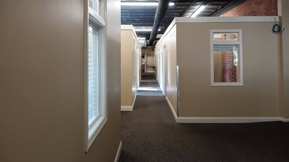 More Photos Of 1021 S Main St, Greenville Freestanding For Lease