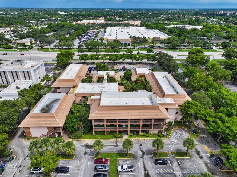 More Photos Of 7800 W Oakland Park Blvd, Sunrise Medical For Lease