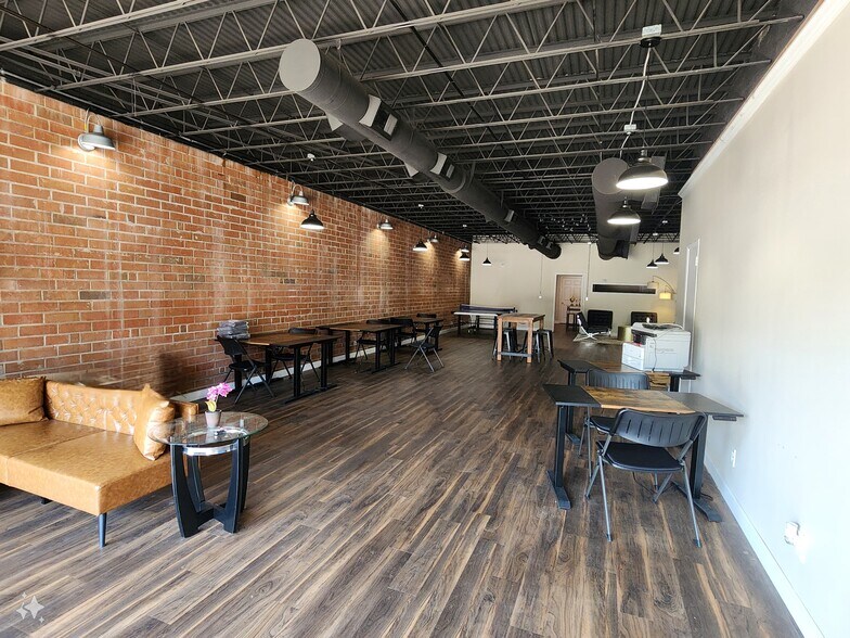 More Photos Of 124 Gillespie St, Fayetteville Office For Lease