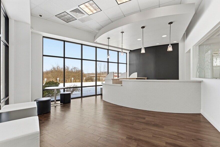 More Photos Of 5552 N Farmer Branch Rd, Ozark Office For Sale