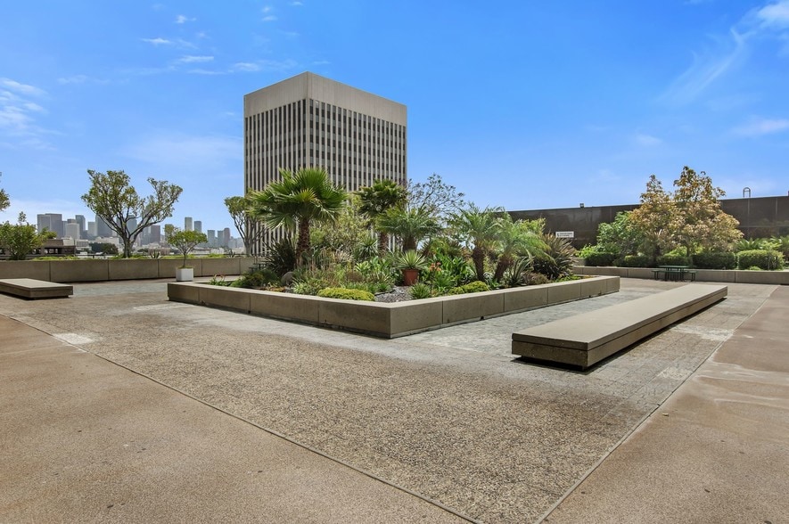 More Photos Of 3250 wilshire Blvd, Los Angeles Office For Lease