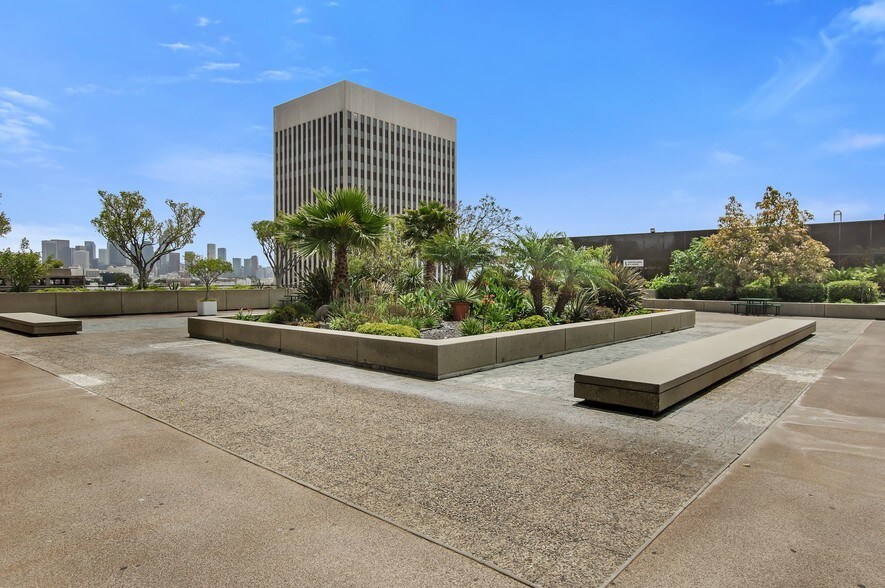 More Photos Of 3250 Wilshire Blvd, Los Angeles Office For Lease