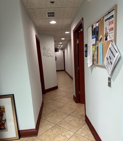 More Photos Of 707 Ridgeview Dr, McHenry Flex For Sale