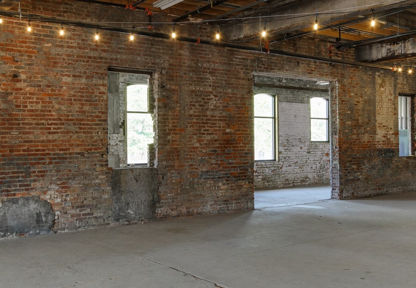 More Photos Of 500 E Davie St, Raleigh Restaurant For Lease