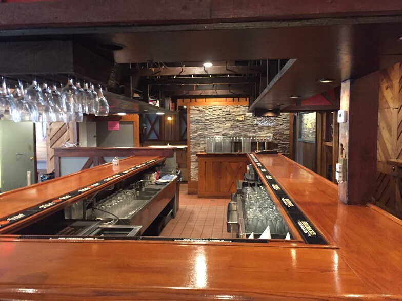 More Photos Of 8-22 W Busse Ave, Mount Prospect Restaurant For Lease