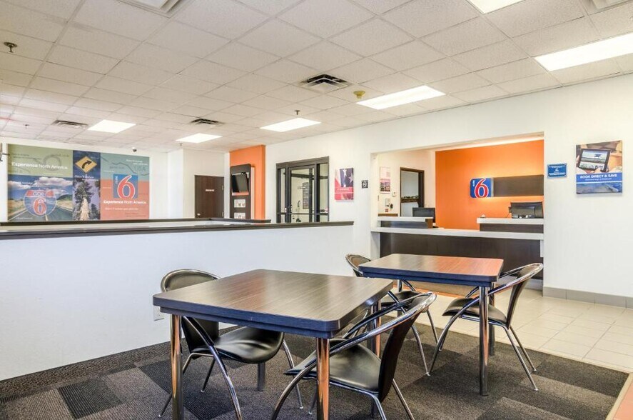 More Photos Of 4817 S Lincoln Ave, York Hotel For Sale