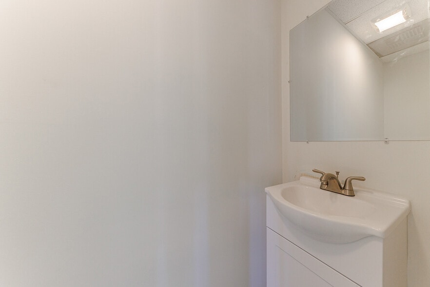 More Photos Of 1375 Access Rd, Covington Freestanding For Sale