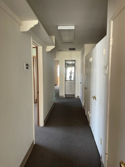 More Photos Of 10730 Riverside Dr, Toluca Lake Medical For Sale