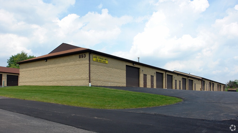 More Photos Of 891 Hampshire Rd, Stow Self Storage For Lease