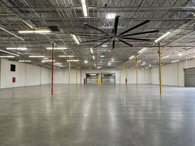 More Photos Of 2902 E Sligh Ave, Tampa Warehouse For Lease