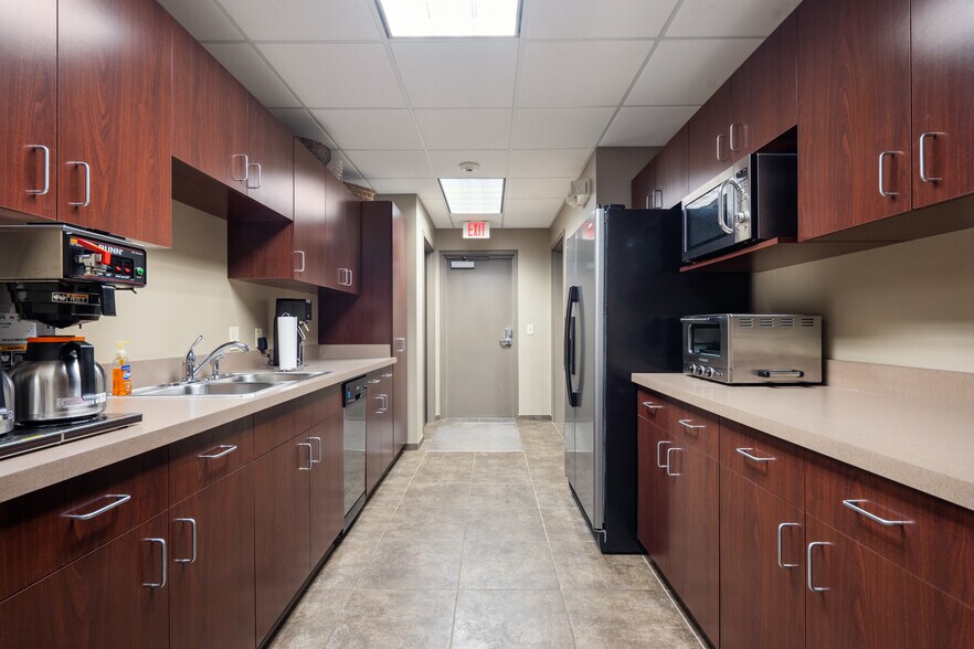 More Photos Of 3015 Greyhound Dr, Waterloo Medical For Lease