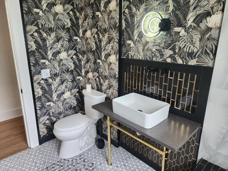 More Photos Of 2820 1st Ave N, Saint Petersburg Storefront Retail Office For Lease