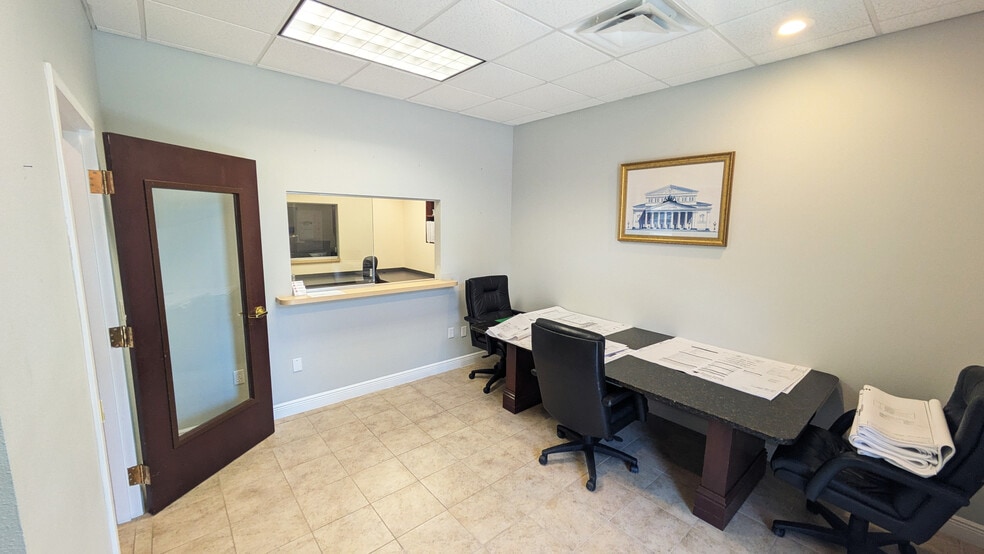 More Photos Of 5265 Office Park Blvd, Bradenton Medical For Lease