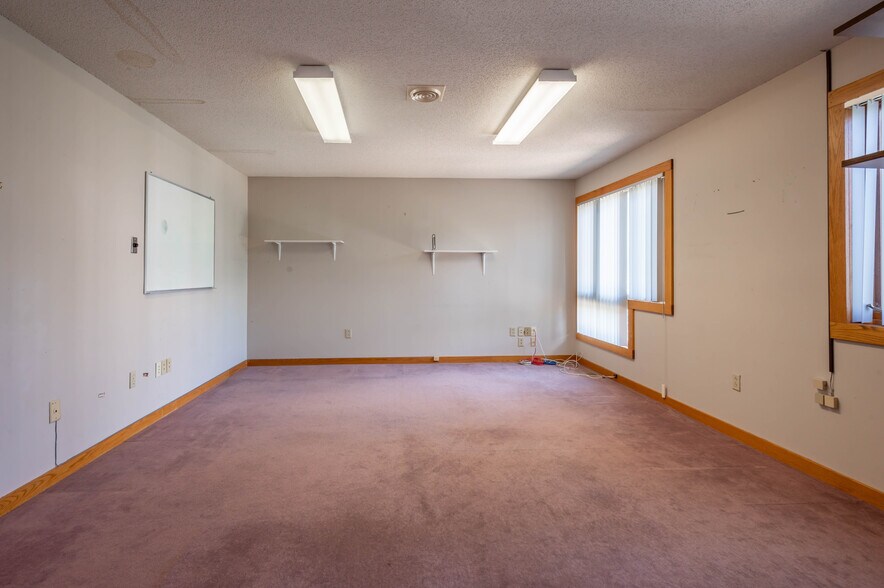 More Photos Of 74 Northeastern Blvd, Nashua Medical For Sale
