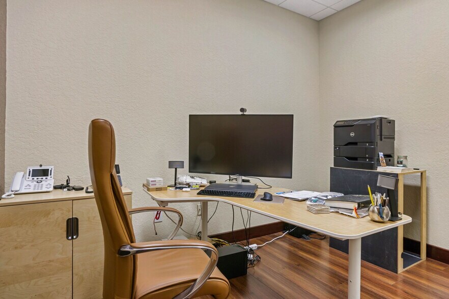 More Photos Of 8810 Commodity Cir, Orlando Showroom For Sale