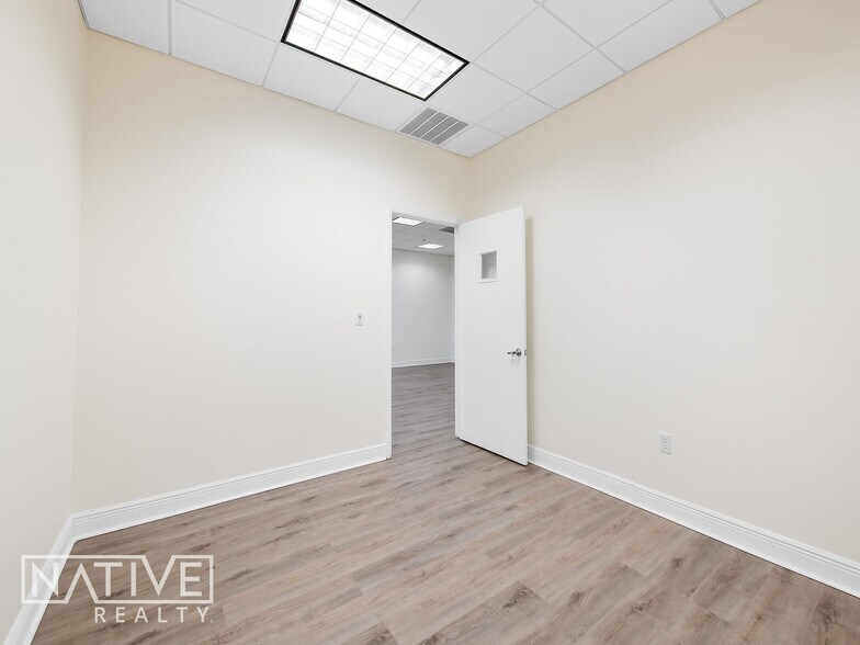 More Photos Of 701 SE 32nd Ct, Fort Lauderdale Flex For Lease