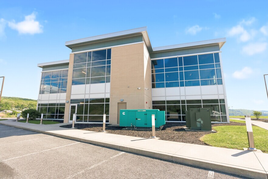 More Photos Of 423 Fortress Blvd, Morgantown Office For Sale