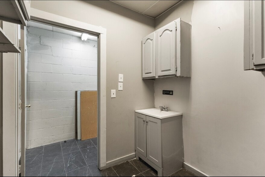 More Photos Of , San Antonio General Retail For Sale