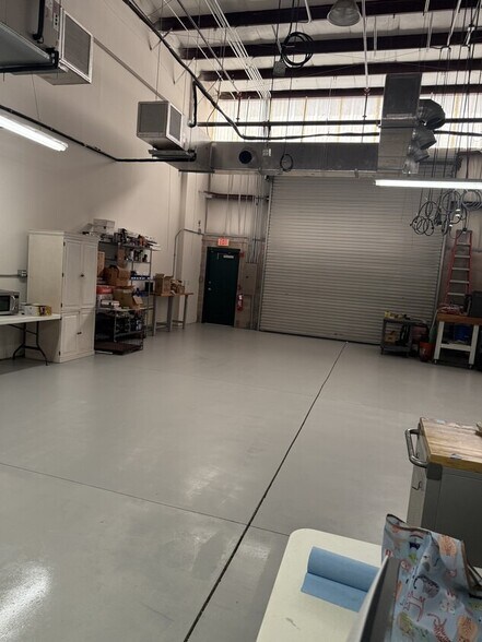 More Photos Of 7182-7208 E 21st St, Sarasota Light Manufacturing For Sale