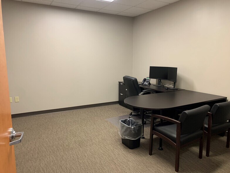 More Photos Of 5151 Pfeiffer Rd, Blue Ash Office For Lease