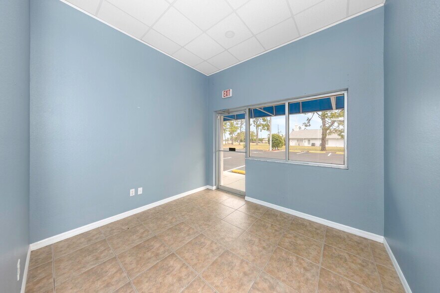 More Photos Of 655 N Indiana Ave, Englewood Medical For Sale