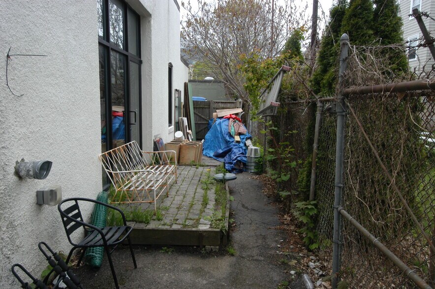 More Photos Of 84 Hamilton St, Cambridge Office For Lease