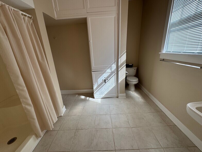 More Photos Of 436 S Fannin Ave, Tyler Office Residential For Sale