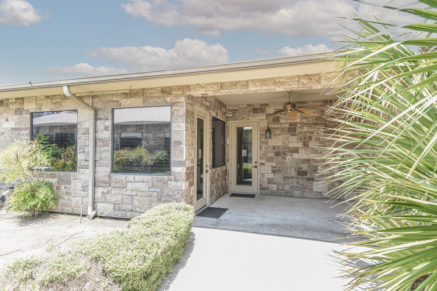 More Photos Of 821 Crossbridge Dr, Spring Office For Sale