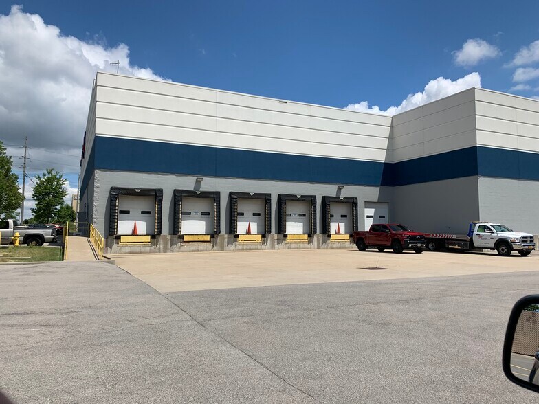 More Photos Of 505 Duke Rd, Buffalo Distribution For Lease