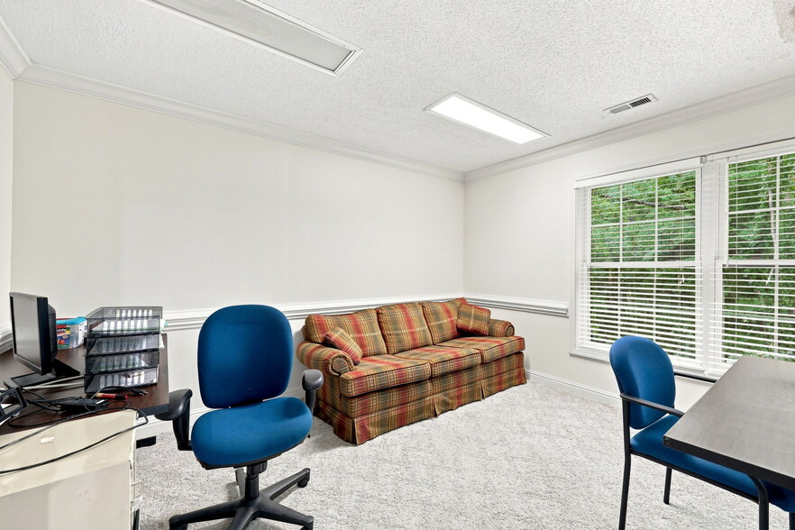 More Photos Of 1708 S Mebane St, Burlington Office For Sale