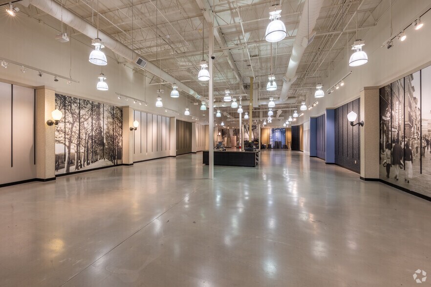 More Photos Of 86-750 W 14 Mile Rd, Troy Unknown For Lease