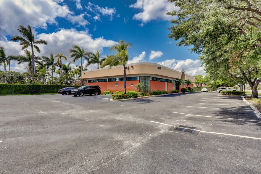 More Photos Of 3537 Forest Hill Blvd, West Palm Beach Medical For Lease