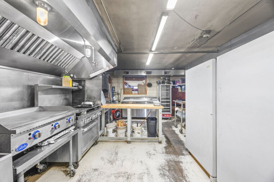 More Photos Of 8773 Goldenrod Ave, Bitely Restaurant For Sale